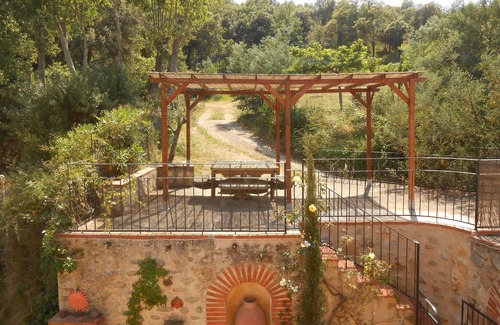 Vives Apartment | Award-winning Character Holiday Apartment in a Catalan Farmhouse ("Albéniz")