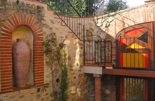 Vives Apartment | Award-winning Character Holiday Apartment in a Catalan Farmhouse (Casals)