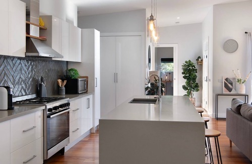 Daylesford House | Away- an architecturally designed gem, great location!
