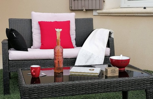 Piolenc Cottage | Away from the hustle and bustle, set down your suitcases in this Mas de Charme tourism property.