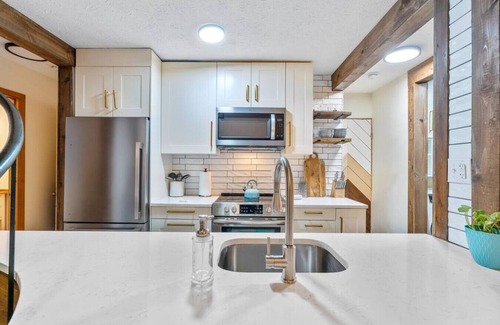 Hendersonville House | Awesome A-frame unique hot tub, fire pit game garage