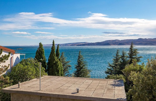 Cesarica Apartment | Awesome apartment in Karlobag- Ribarica