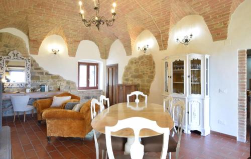 Civitella Benazzone Apartment | Awesome Apartment In Civitella Benazzone With House A Panoramic View