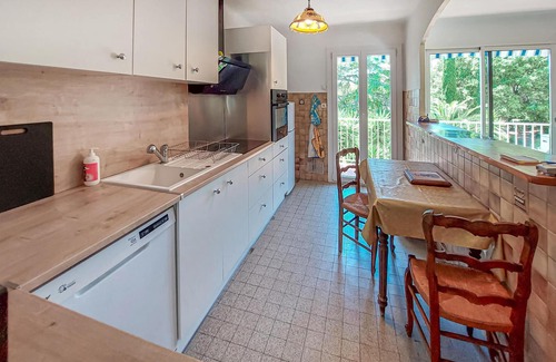Carqueiranne Apartment | Awesome apartment in Carqueiranne