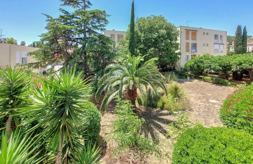 Carqueiranne Apartment | Awesome apartment in Carqueiranne