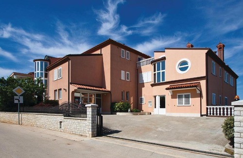 Galizana Apartment | Awesome apartment in Galizana with 1 Bedrooms and WiFi