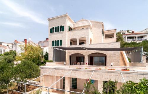 Okrug Donji Apartment | Awesome Apartment In Okrug Donji