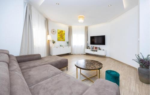 Mejasi Apartment | Awesome Apartment In Split With Wifi