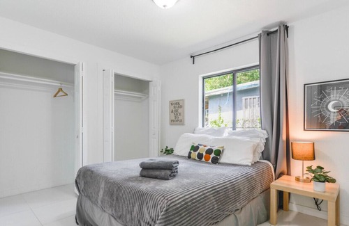 West Little River House | ★Awesome Duplex 3 Bedrooms/2 bathrooms★