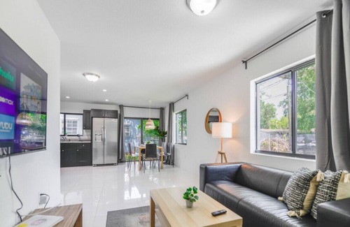 West Little River House | ★Awesome Duplex 3 Bedrooms/2 bathrooms★