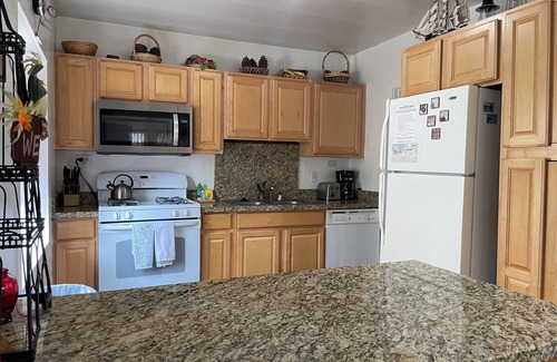 Big Bear Lake Cottage | Awesome Eagle Point Corner Cottage Conveniently Located, Close To Everything!