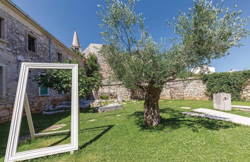 Bale House | Awesome home in Bale with WiFi