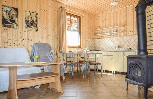 Dabki House | Awesome home in Bobolin with kitchen