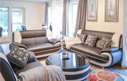 Varmdo House | Awesome Home In Djurhamn With Kitchen