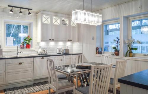 Varmdo House | Awesome Home In Djurhamn With Kitchen