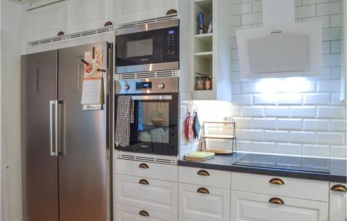 Varmdo House | Awesome Home In Djurhamn With Kitchen