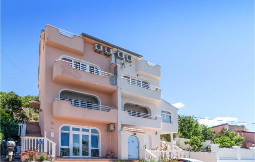 Klanfari Apartment | Awesome Home In Dramalj With Wifi