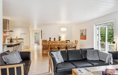 Farvang House | Awesome Home In Fårvang With Sauna