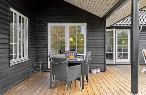 Udsholt Sand House | Awesome home in Græsted with WiFi