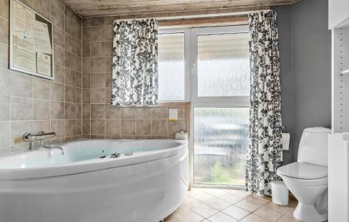 Hejlsminde Strand House | Awesome Home In Hejls With Sauna