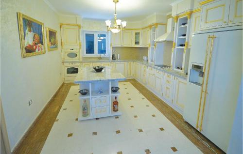 Sasovici House | Awesome Home In Herceg Novi With Wifi