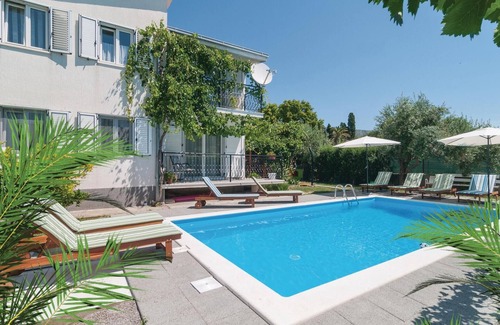 Kastel Novi House | Awesome home in Kastel Stari with WiFi