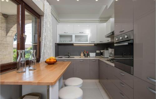Krnica House | Awesome Home In Krnica
