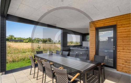 Hjarbæk House | Awesome Home In Løgstrup With Kitchen