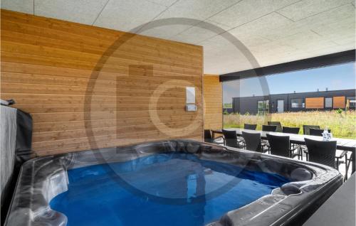 Hjarbæk House | Awesome Home In Løgstrup With Kitchen