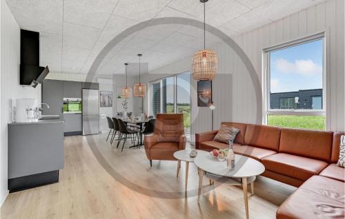 Hjarbæk House | Awesome Home In Løgstrup With Kitchen