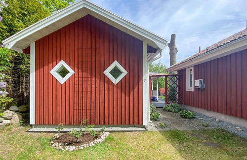 Hagaby House | Awesome home in Löttorp with kitchen