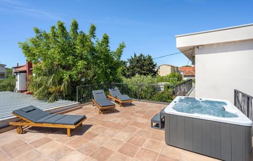 Pirovac House | Awesome Home In Pirovac With Kitchen