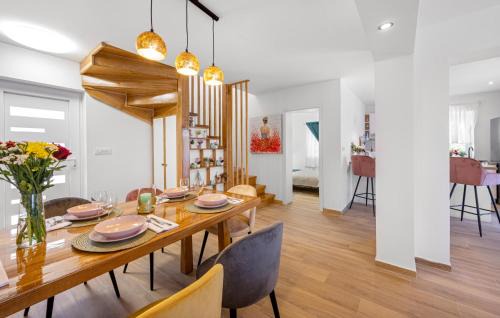 Pirovac House | Awesome Home In Pirovac With Kitchen