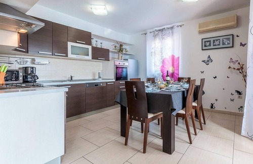 Skatari House | Awesome home in Pula with sauna