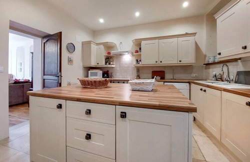Saint-Simon House | Awesome home in Saint-Simon with WiFi
