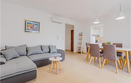 Sevid House | Awesome Home In Sevid With Wifi
