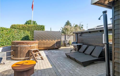 Grønninghoved Strand House | Awesome Home In Sjølund With Wifi