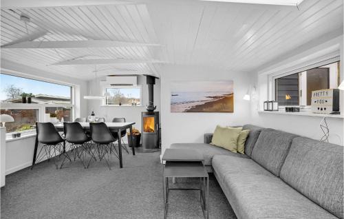Grønninghoved Strand House | Awesome Home In Sjølund With Wifi