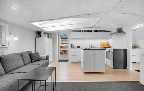 Grønninghoved Strand House | Awesome Home In Sjølund With Wifi