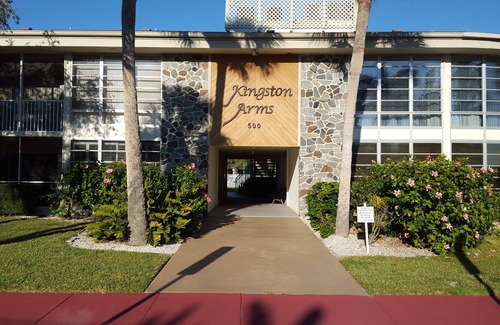 Saint Armands Key Condo | Awesome location, St Armand's condo close to beach and shopping