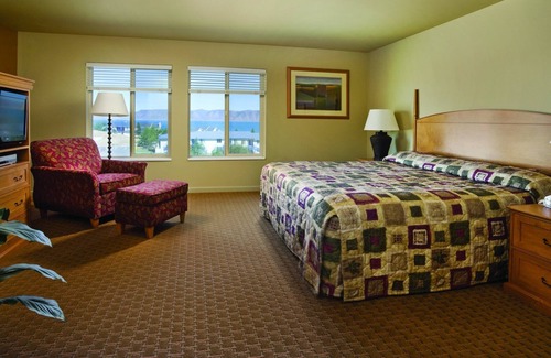 Harbor Village Resort | Awesome summers and gorgeous winters!