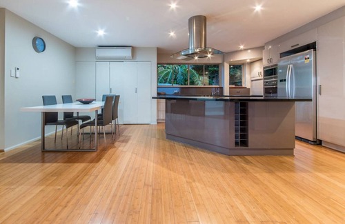 Cannonvale Apartment | AWESOME VIEWS ON ELSHEBY