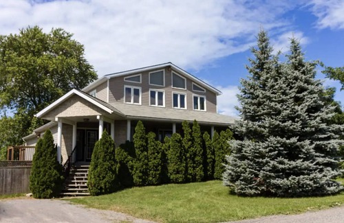 Adolphustown Cottage | ★ Awesome Waterfront Cottage ~ 4 BR ~ Near Prince Edward County & Wine Region