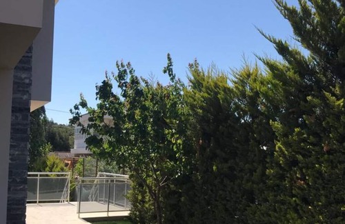 Cesme Villa | Ayayorgi koyuna 5 dakika mesafede havuzlu muazzam villa