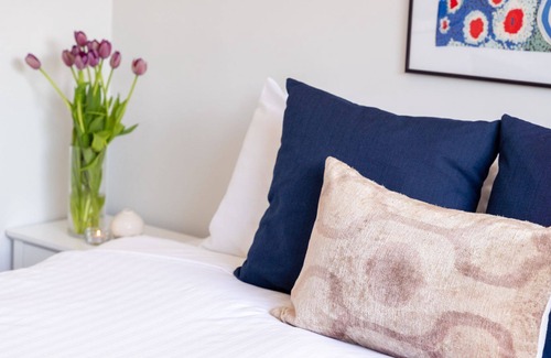 Moss Vale Villa | Azalea Court – walking distance to shops & golf courses