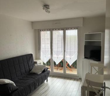 Villers-sur-Mer Apartment | AZhome