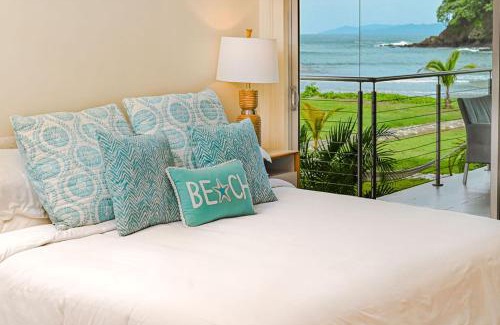 Las Escobas del Venado Apartment | Azuero Lodge: Luxury Beachfront condo- Playa Venao