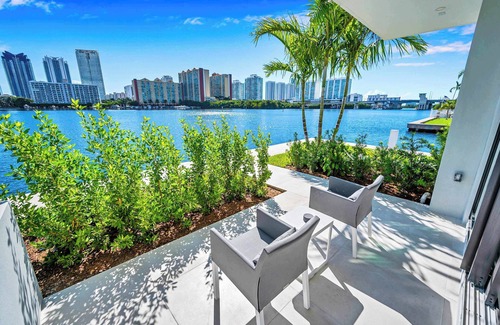 Eastern Shores House | Azure Bay - New listing and construction w/Jacuzzi & elevator in the house