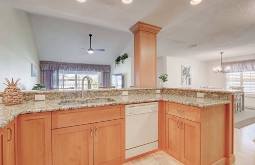 Royal Harbor Condo | B-2 - Waterfront Condo Near Naples Bay & Beaches
