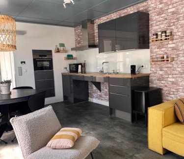 Municipality of Emmen Bed & Breakfast | B&B Het Kleine Huisje met Hottub